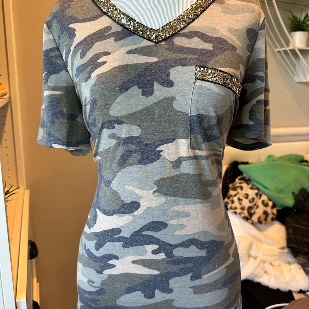 Camouflage V-Neck T-Shirt with Pocket